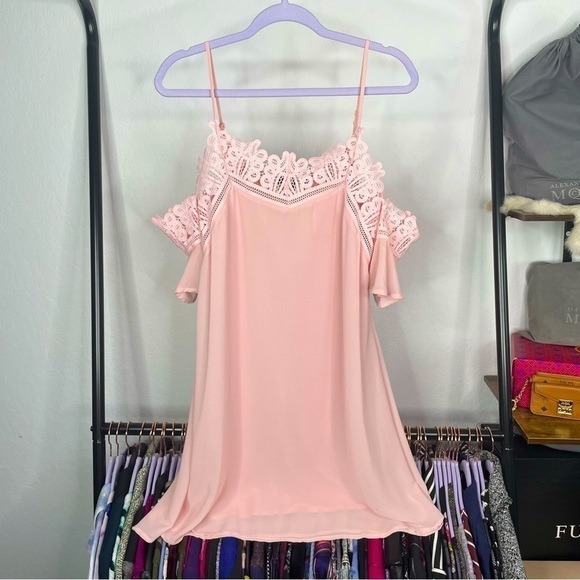 𝅺romeo & Juliet Couture Pastel Pink Eyelet Doily Lace Cold Shoulder Dress - Picture 1 of 9